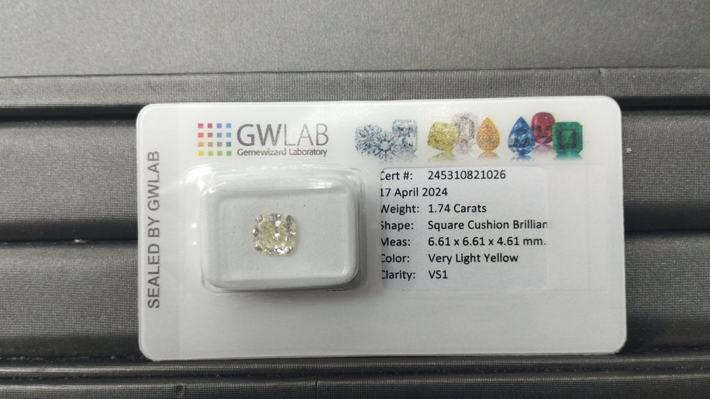 1 pcs Diamant  (Couleur naturelle)  - 1.74 ct - Coussin - Very light Jaune - VS1 - Gemewizard Gemological Laboratory (GWLab) #1.1