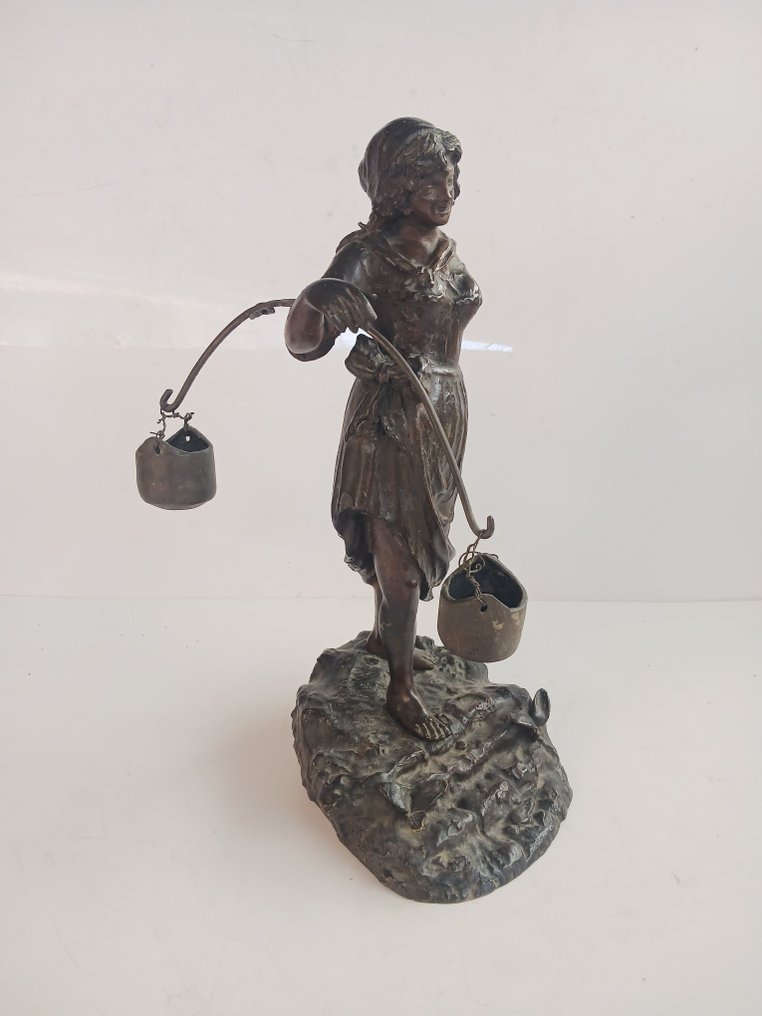 Skulptur, "Ragazza, portatrice d'acqua" - 44 cm - Brons #1.1
