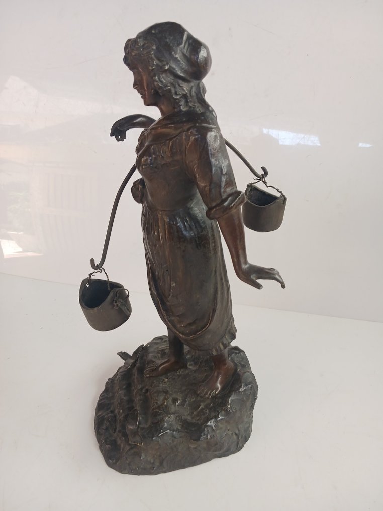 Skulptur, "Ragazza, portatrice d'acqua" - 44 cm - Brons #2.1