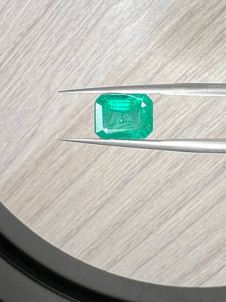 1 pcs  Verde Smarald  - 2.46 ct - IGI (Institutul gemologic internațional) #1.2