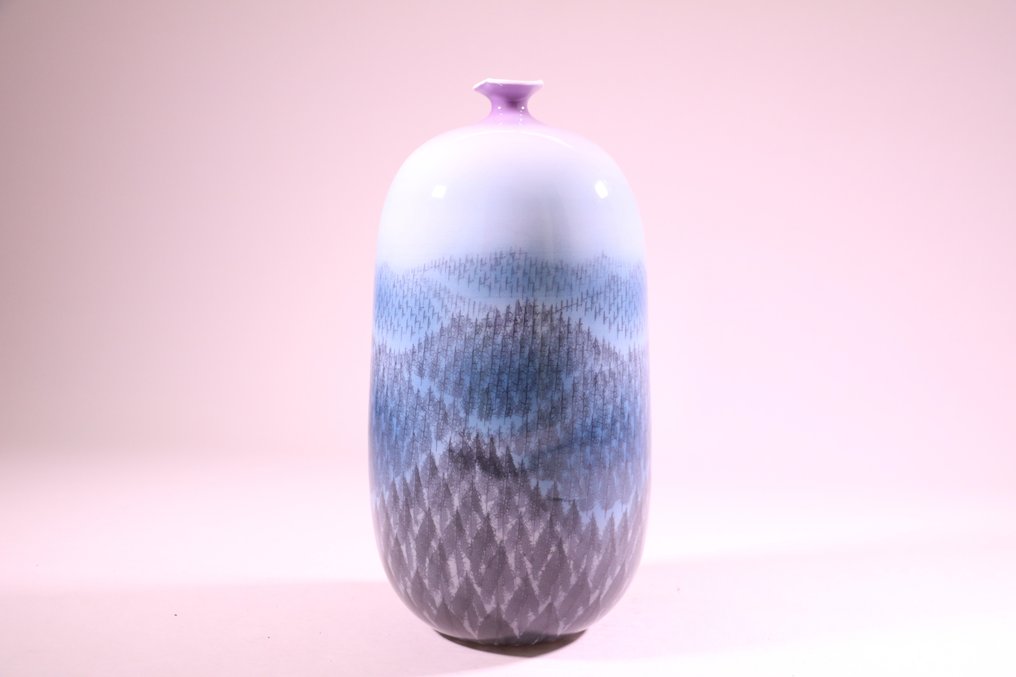 Beautiful Arita porcelain vase with design - Porcelain - Fujii Shumei 藤井朱明 (1936-2017) - Japan - Second half 20th century #2.1