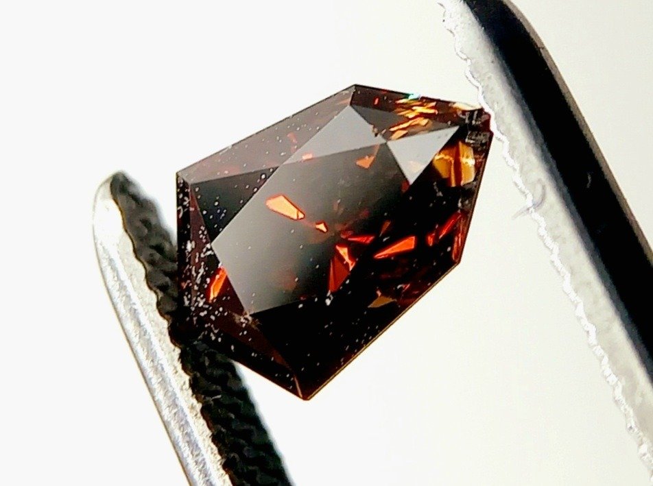 1 pcs Diamante  (Colorido natural)  - 0.64 ct - Papagaio de papel - Fancy dark Alaranjado Castanho - I1 - Gemological Institute of America (GIA) #2.1