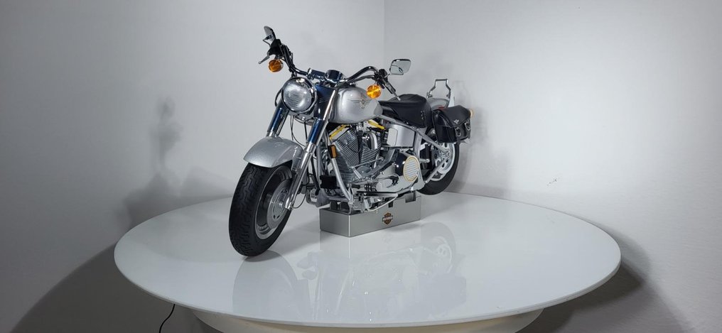 Hachette 1:4 - Model samochodu sportowego - Harley Davidson Fat Boy #1.1