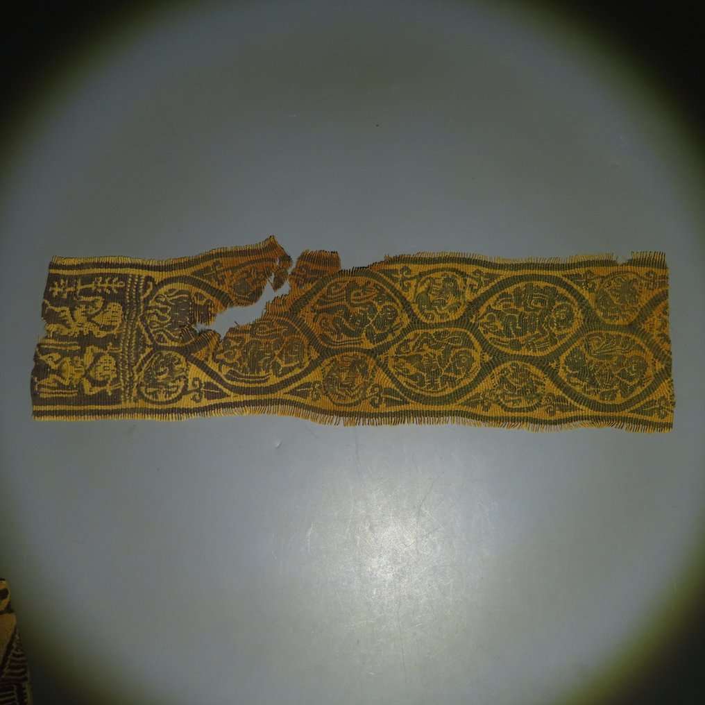 Ancient Egypt, Coptic Wool Textile fragment. 6th century AD. 26 cm Length. #2.1