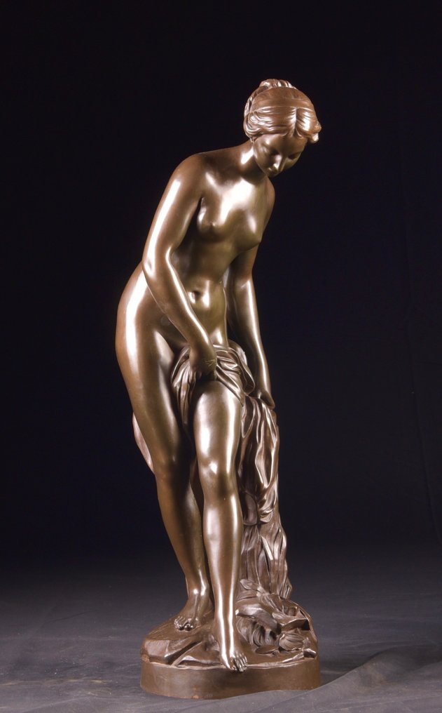 Ferdinand Barbedienne - Naar voorbeeld van Etienne Falconet (1716-1791) - 雕塑, 'La Baigneuse', een grote bronzen figuur van een badende dame - 82 cm - 铜绿青铜 #1.1