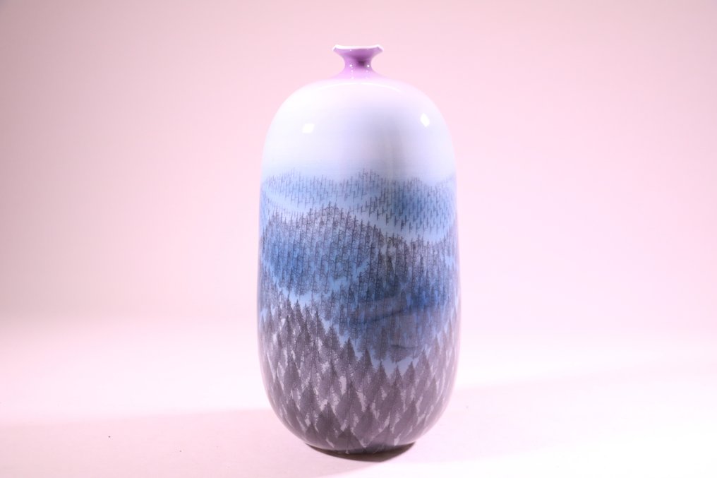 Lindo vaso de porcelana Arita com design - Porcelana - Fujii Shumei 藤井朱明 (1936-2017) - Japão - Segunda metade do século 20 #1.1