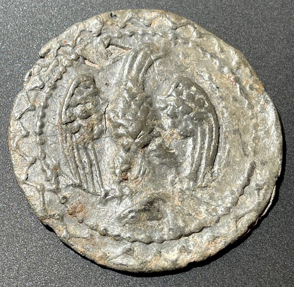 Starożytny Rzym Ołów Niezwykle rzadka emblematyczna falera wojskowa z wizerunkiem Orła Legionowego z rozpostartymi #1.2