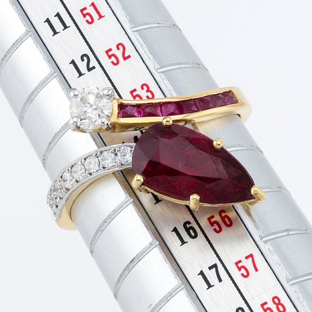 [GRS Certified] - (Ruby) 2.11 Cts-(Ruby) 0.21  Cts  (7) Pcs-(Diamonds) 0.32 Cts (9) Pcs - 18 K Bicolor - Anel #2.1
