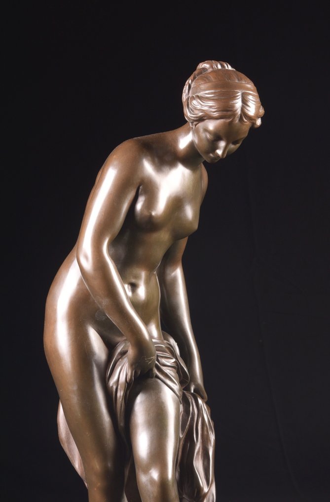 Ferdinand Barbedienne - Naar voorbeeld van Etienne Falconet (1716-1791) - Γλυπτό, 'La Baigneuse', een grote bronzen figuur van een badende dame - 82 cm - Πατιναρισμένος μπρούτζος #1.2