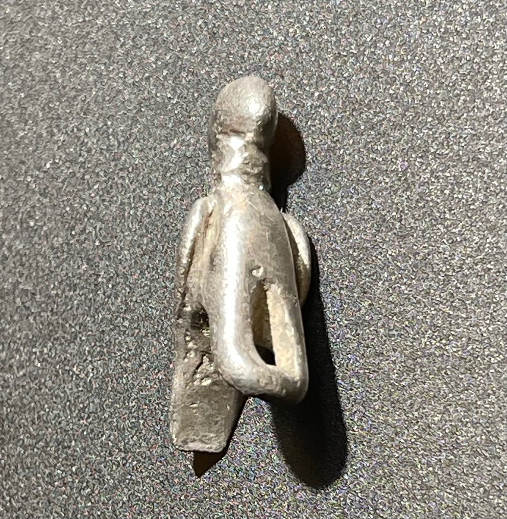 Ókori római Ezüst Emblematikus légiós szobrocska-amulett/medál a katonai dicsőség és erő Sas szimbólumaként. #1.2