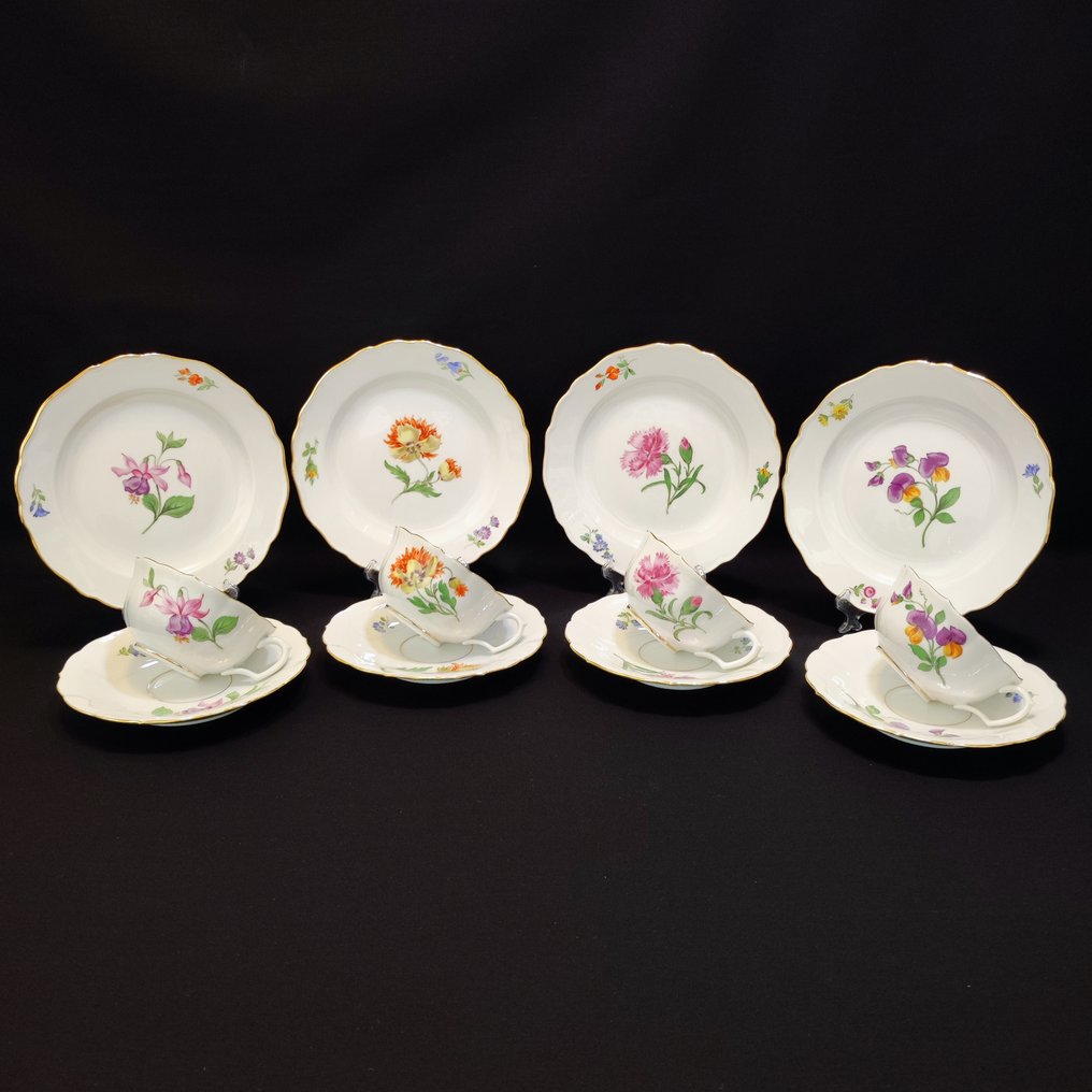 Meissen - 茶具 (12) - 4 Teegedecke (4 Teetassen + 4 Untere und 4 Kuchenteller) Blumenmalerei mit Goldrand Neuer Ausschnitt - 瓷 #1.1