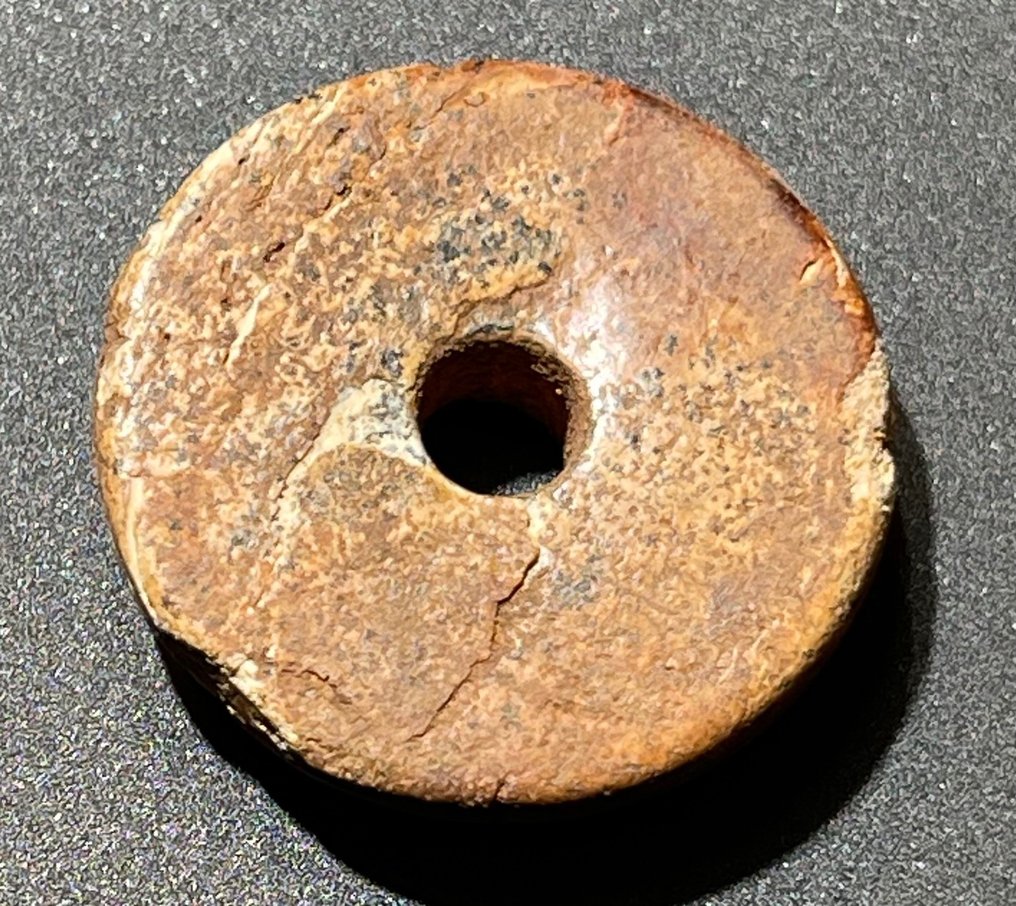 Epoka Wikingów Kość Rzadki i ciekawy okrągły amulet z symboliką słoneczną. Z austriacką licencją eksportową #3.2