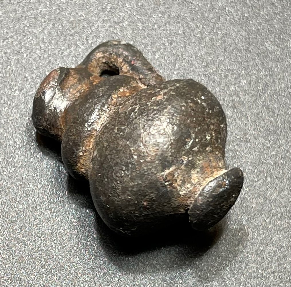 Starożytny Rzym Brązowy Figurka, Amulet-Zawieszka w kształcie dzbanka na wino z jedną rączką - Oinochoe. Z austriackim #1.2