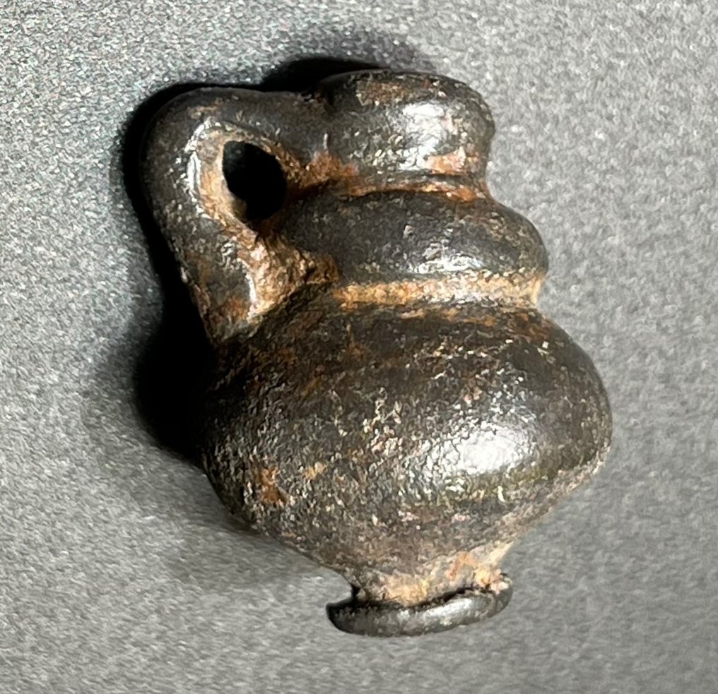 Starożytny Rzym Brązowy Figurka, Amulet-Zawieszka w kształcie dzbanka na wino z jedną rączką - Oinochoe. Z austriackim #1.1