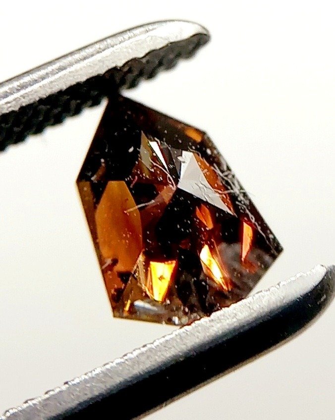 1 pcs Diamante  (Colorido natural)  - 0.64 ct - Papagaio de papel - Fancy dark Alaranjado Castanho - I1 - Gemological Institute of America (GIA) #3.2