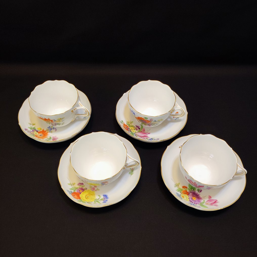 Meissen - Kaffeservis för 4 (8) - 4er Set Kaffeetassen mit Untertassen Blumenmalerei mit Insekten und Goldrand Neuer Ausschnitt - Porslin #2.1