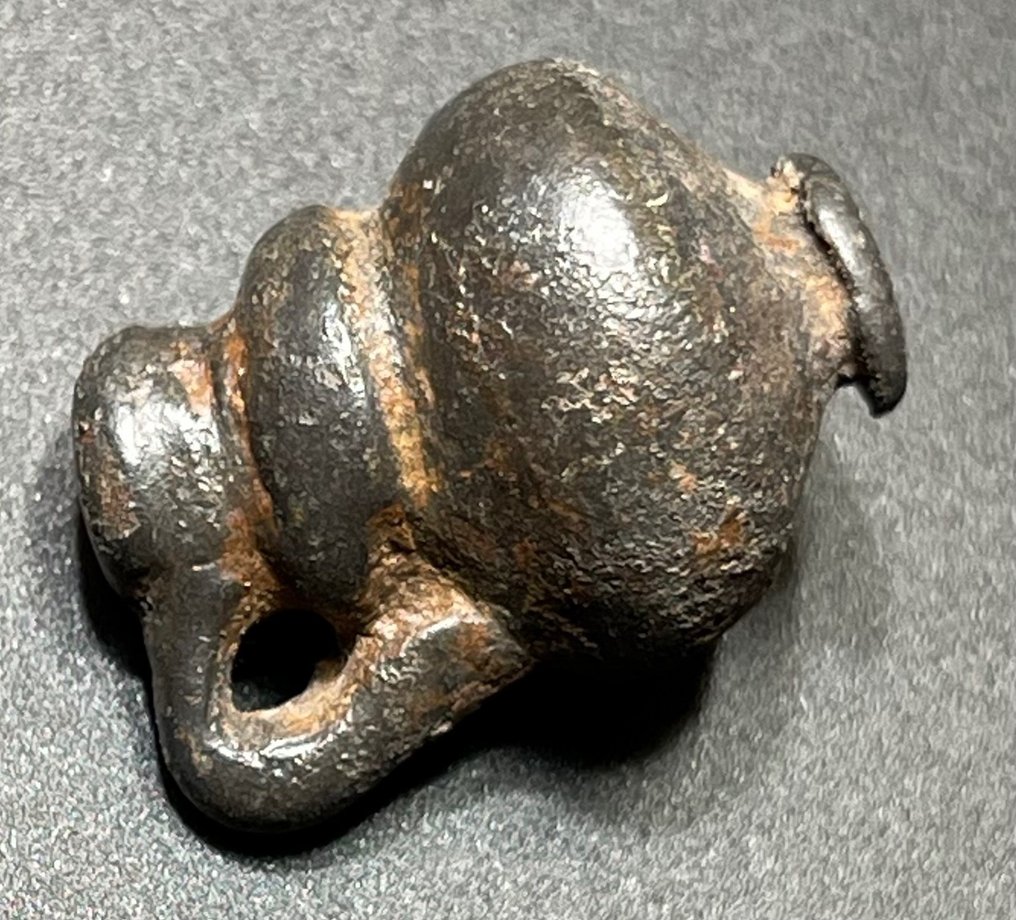 Starożytny Rzym Brązowy Figurka, Amulet-Zawieszka w kształcie dzbanka na wino z jedną rączką - Oinochoe. Z austriackim #2.1