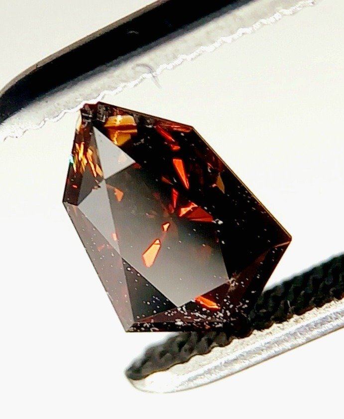 1 pcs Diamante  (Colorido natural)  - 0.64 ct - Papagaio de papel - Fancy dark Alaranjado Castanho - I1 - Gemological Institute of America (GIA) #3.1