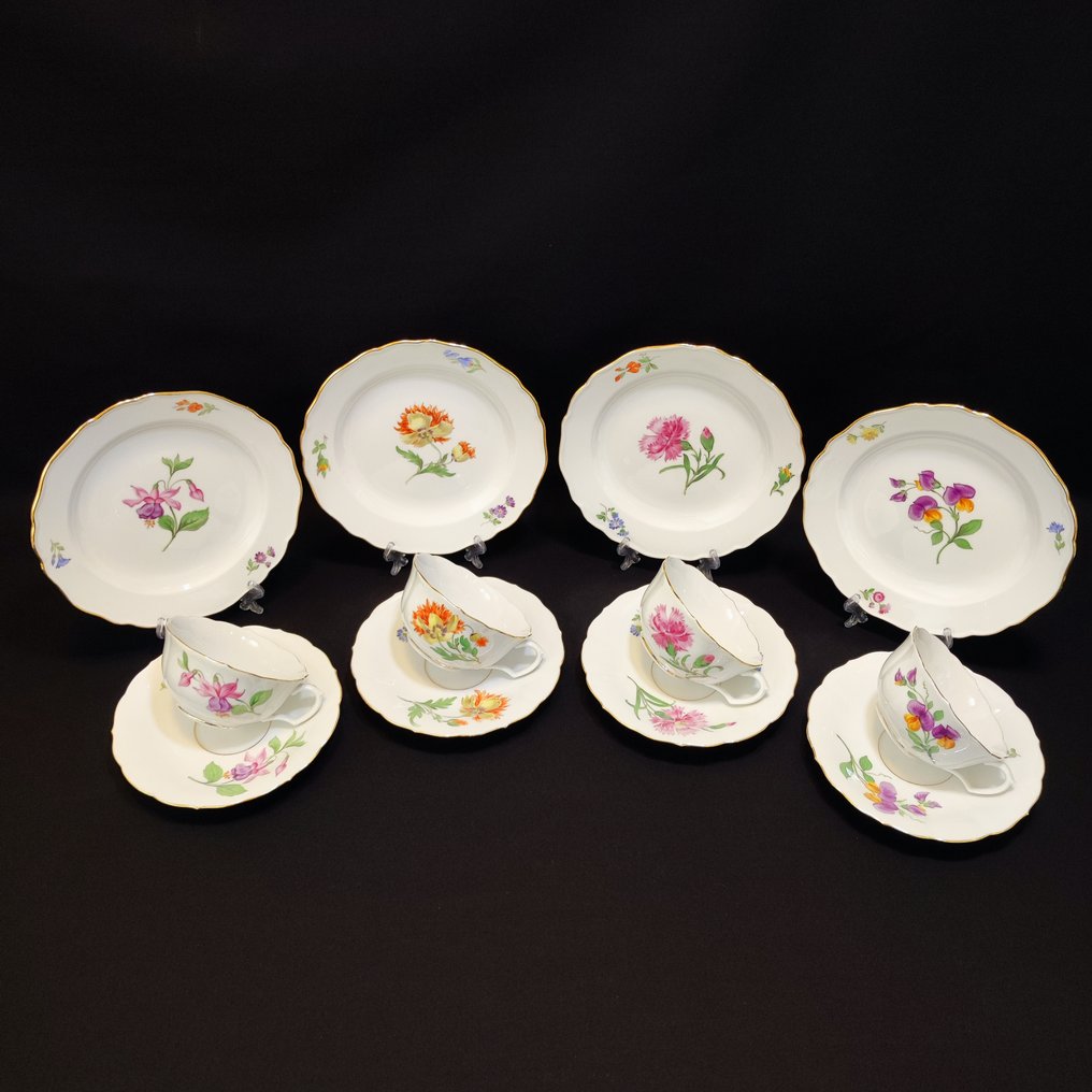 Meissen - 茶具 (12) - 4 Teegedecke (4 Teetassen + 4 Untere und 4 Kuchenteller) Blumenmalerei mit Goldrand Neuer Ausschnitt - 瓷 #1.2