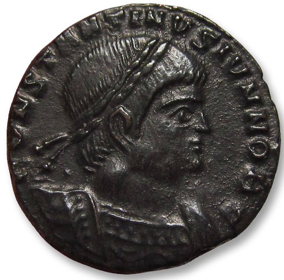 Ρωμαϊκή Αυτοκρατορία. Constantine II as Caesar. Follis Treveri (Trier) mint circa 330-335 A.D. - mintmark TRS + wreath in field- #1.1