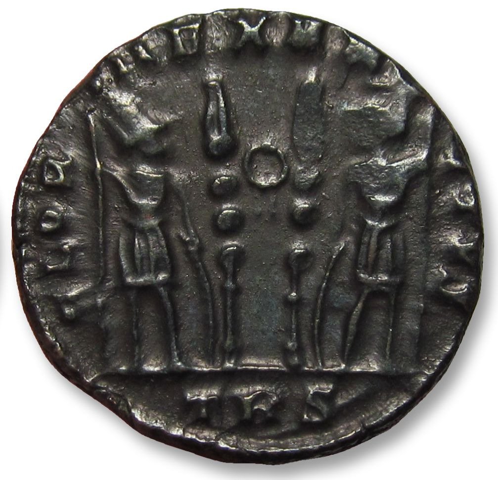 Ρωμαϊκή Αυτοκρατορία. Constantine II as Caesar. Follis Treveri (Trier) mint circa 330-335 A.D. - mintmark TRS + wreath in field- #1.2