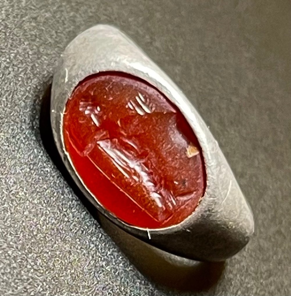 Αρχαία Ρωμαϊκή Ασημί Κλασικό δαχτυλίδι με ένα υπέροχα «αιματοβαμμένο» κόκκινο καρνελικό ραβδί με μια εικόνα της θεάς #1.1