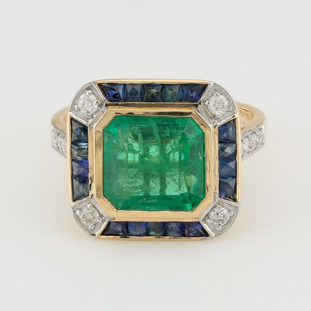 [LOTUS Certified] - (Emerald) 3.51 Cts - (Sapphire) 0.72 Cts (18) Pcs  (Diamonds) 0.24 Cts (14) Pcs - 14 K Bicolor - Anel #1.1