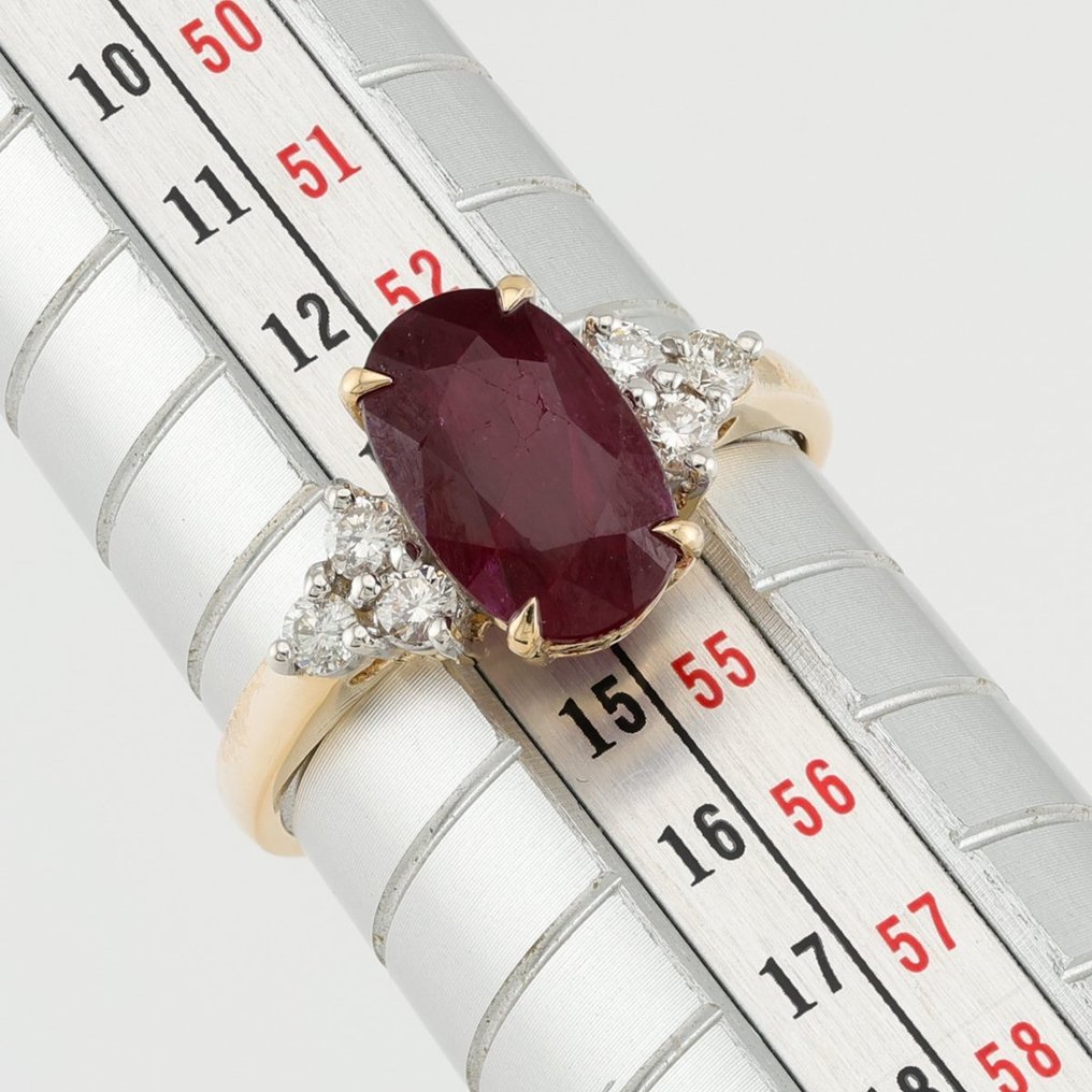 [ALGT Certified] - (Ruby) 2.82 Cts  (1) Pcs - (Diamond) 0.23 Cts  (6) Pcs - 14 quilates Bicolor - Anillo #2.1