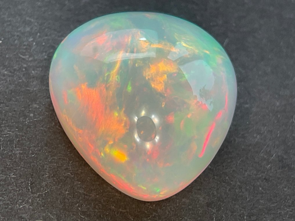 White + Play of Color (Vivid) Fine Color Quality + Crystal Opal - 9.87 ct #3.2