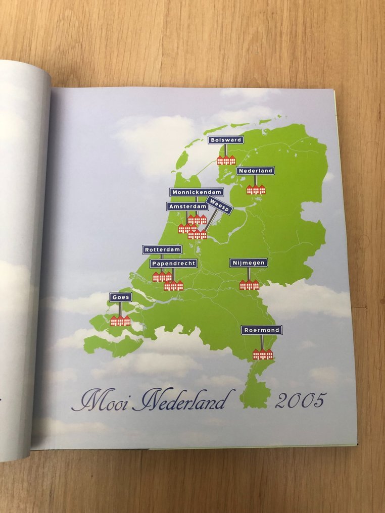 Netherlands 2005/2006 - DAVO album Luxury Beautiful Netherlands Illustrated 2005/2006 with cassette and 20 stamp sheets #2.1