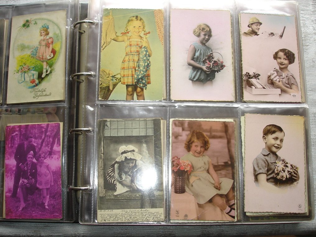 Fantastyczne romantyczne kobiety, dzieci i pary w zbliżonym albumie zawierającym około 500 pocztówek - Pocztówka (500) - 1920-1960 #3.1