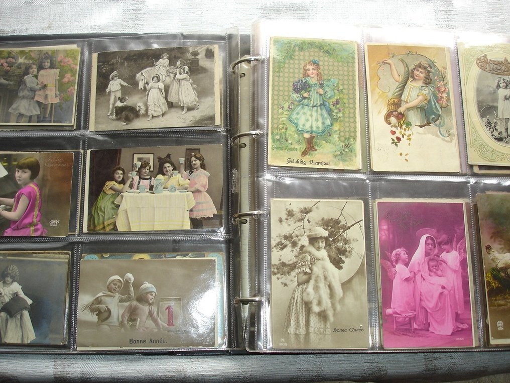 Fantastyczne romantyczne kobiety, dzieci i pary w zbliżonym albumie zawierającym około 500 pocztówek - Pocztówka (500) - 1920-1960 #2.1