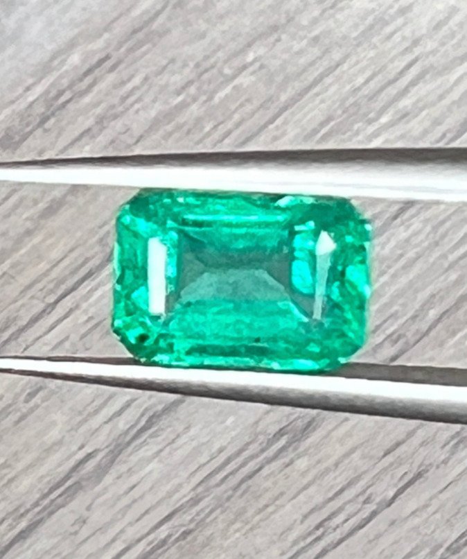 1 pcs  Verde Smarald  - 2.46 ct - IGI (Institutul gemologic internațional) #1.1