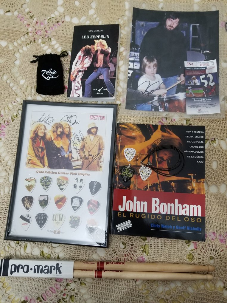 Led Zeppelin, Jason Bonham signed photo set with father John - Bücher, Pickbox mit Unterschriften, Trommelstöcke, COA-Foto - Nummerierte limitierte Auflage #1.1