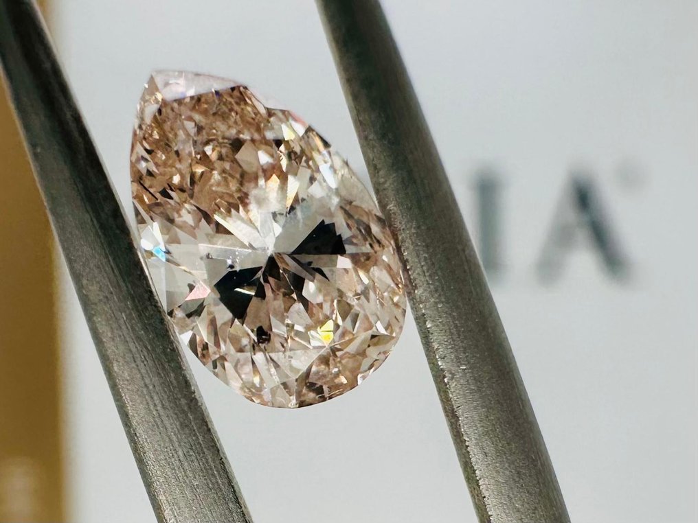 1 pcs Diamant - 0.89 ct - Brilliant, Pære - fancy light pinkish brown - Ikke nevnt på attesten #2.1