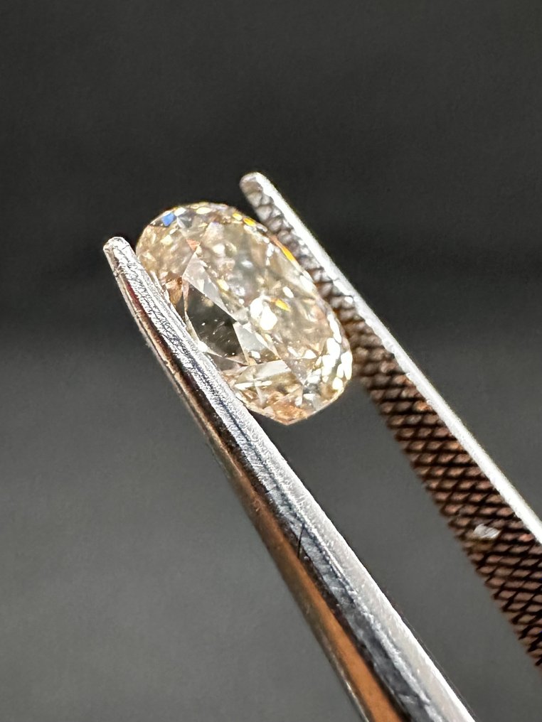 1 pcs Diamant - 1.12 ct - oval, blandet kutt - fancy light yellowish brown - I1 #1.1