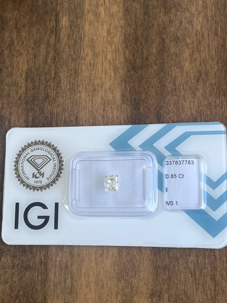 1 pcs 鑽石  (天然)  - 0.85 ct - 雷地恩型 - I(極微黃、正面看為白色) - VS1 - 國際寶石學院（International Gemological Institute (IGI)） #1.1