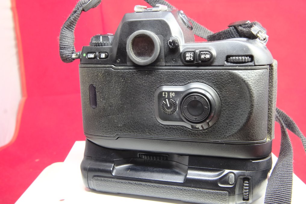 Nikon F 100 con impugnatura MB-15 | 單眼相機(SLR) #3.1