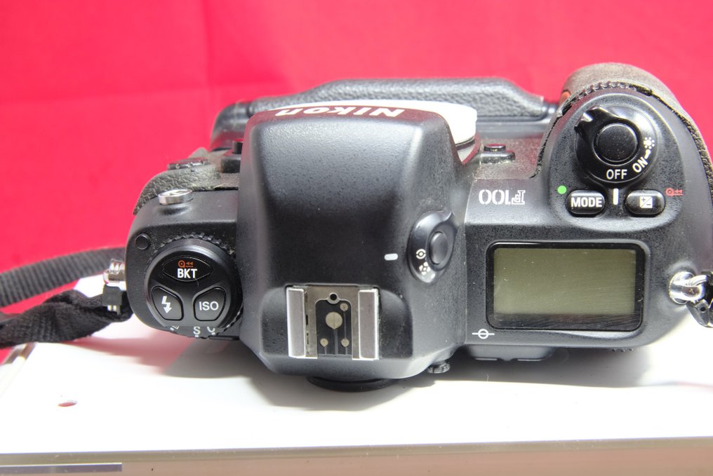 Nikon F 100 con impugnatura MB-15 | 單眼相機(SLR) #3.2