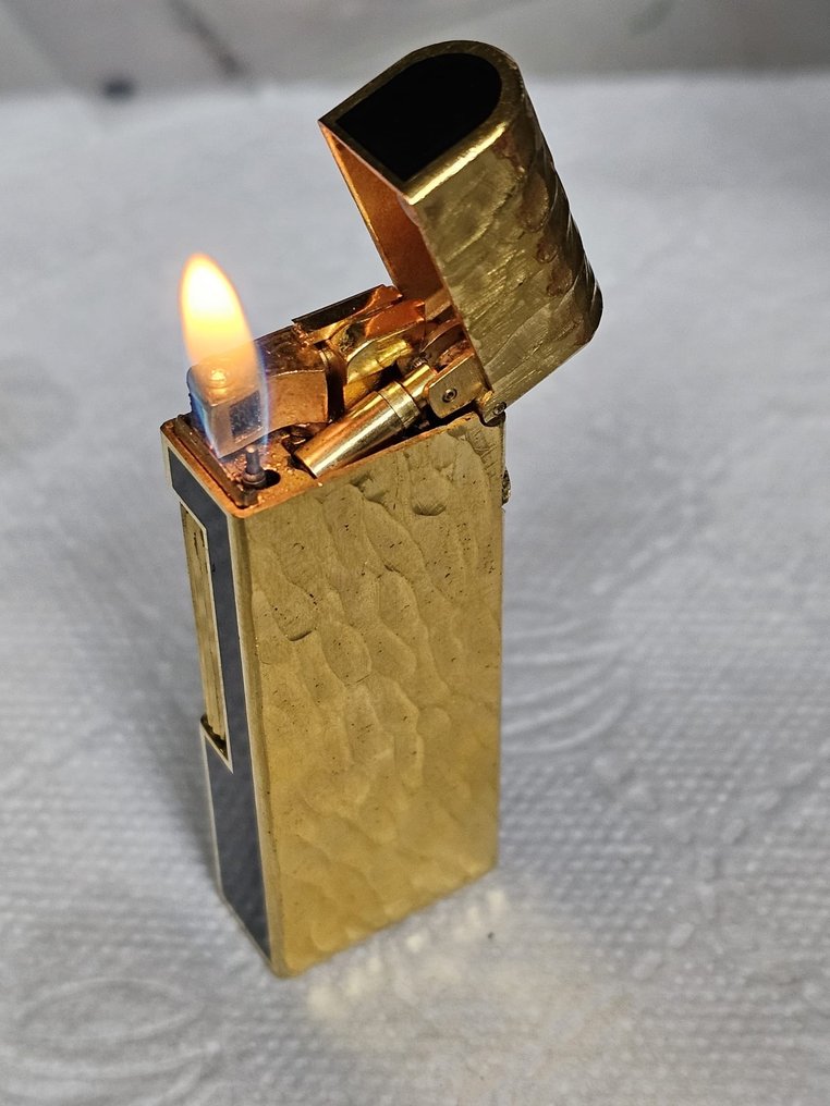 Dunhill - rollagas - 打火机 - 美丽的登喜路 Rollagas 袖珍打火机，镀金并结合中国漆锤打而成，约 100 克。 #1.1