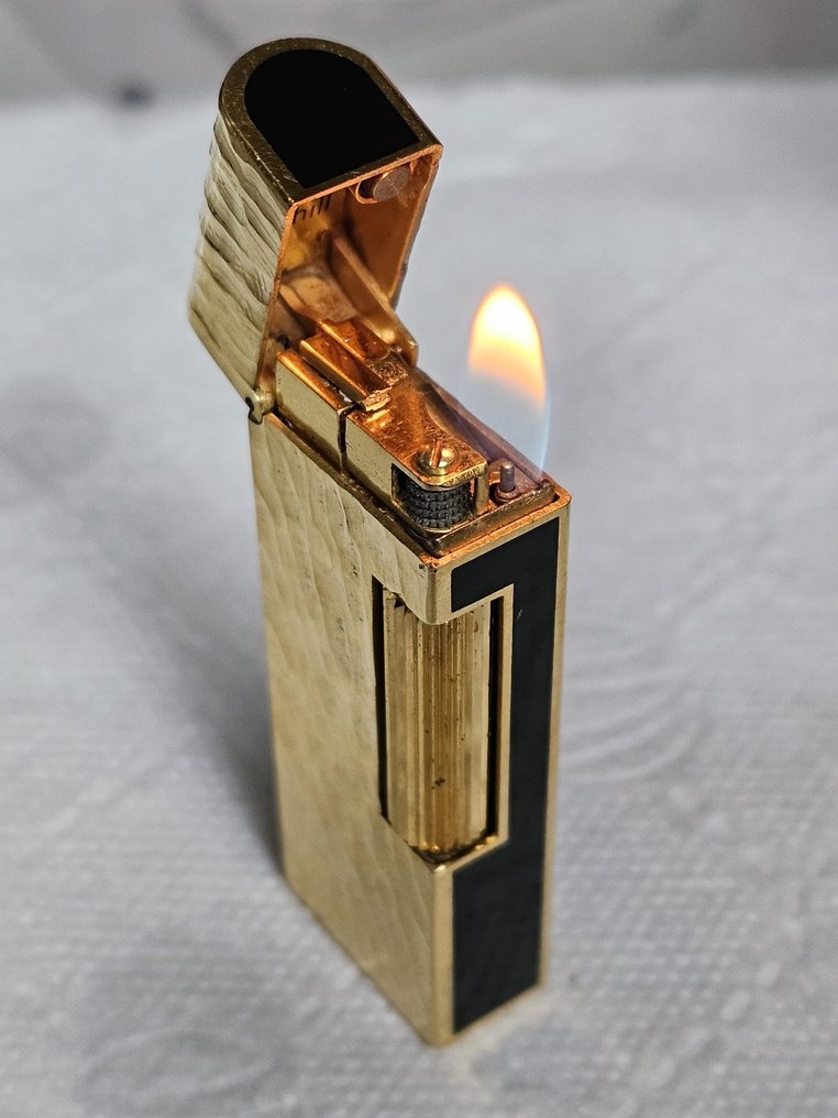 Dunhill - rollagas - 打火机 - 美丽的登喜路 Rollagas 袖珍打火机，镀金并结合中国漆锤打而成，约 100 克。 #1.2