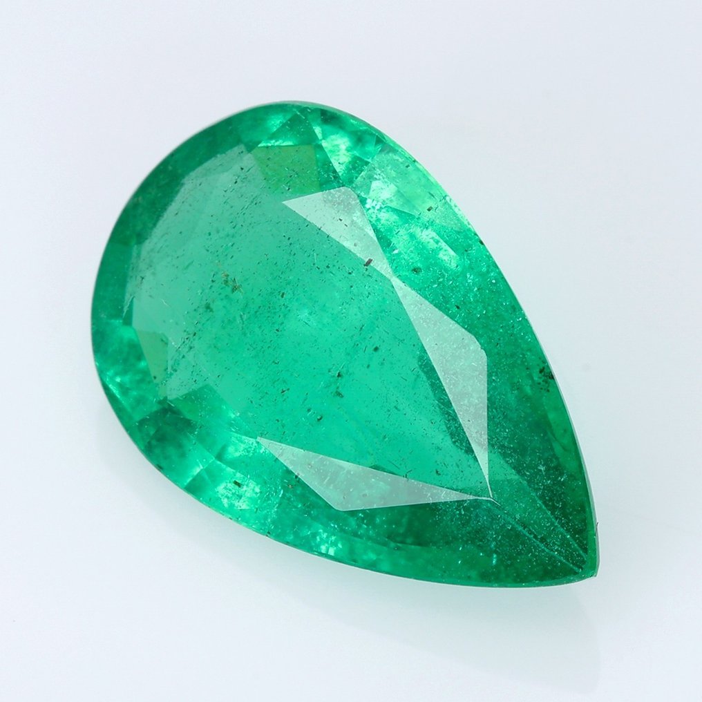 Green Emerald  - 3.15 ct - Gemological Institute of America (GIA) #2.1