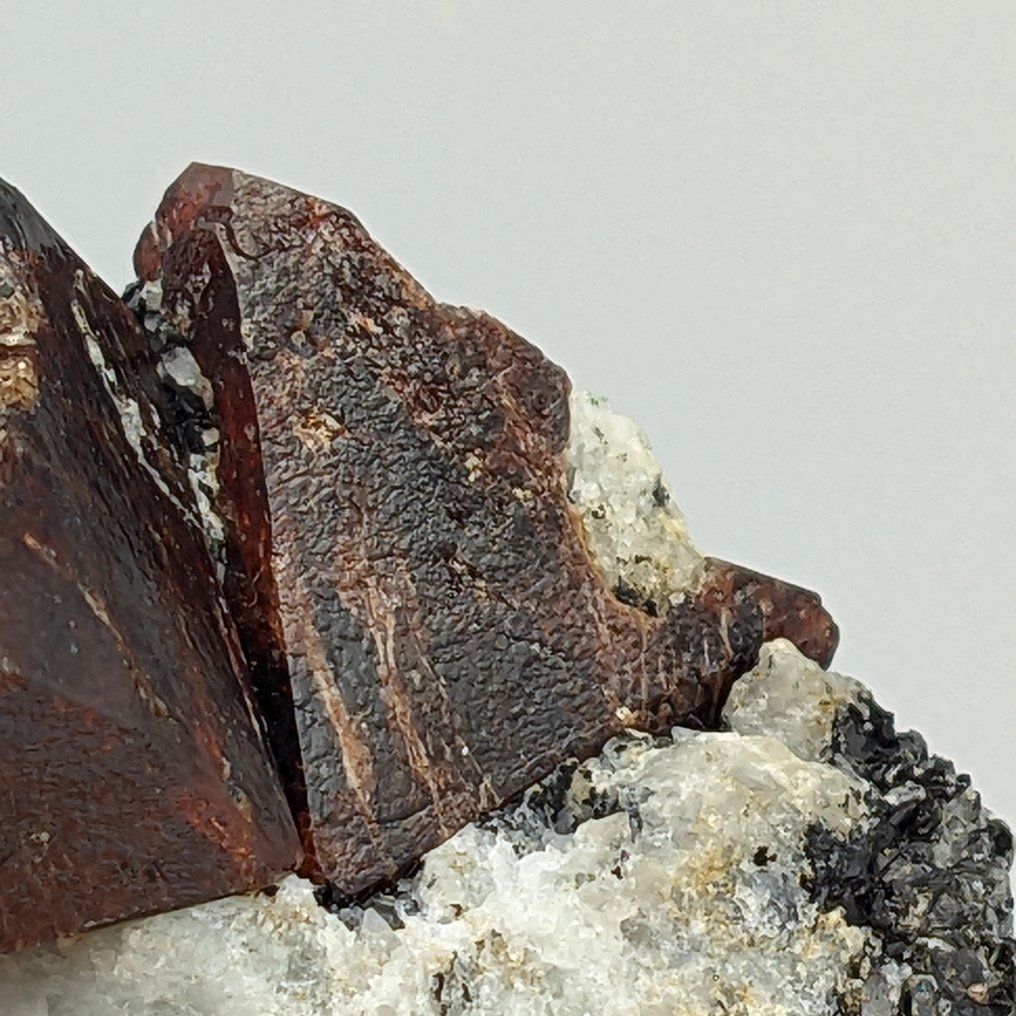巨大的天然红锆石，极为罕见！ 水晶 - 高度: 87 mm - 宽度: 50 mm- 150.76 g #1.2
