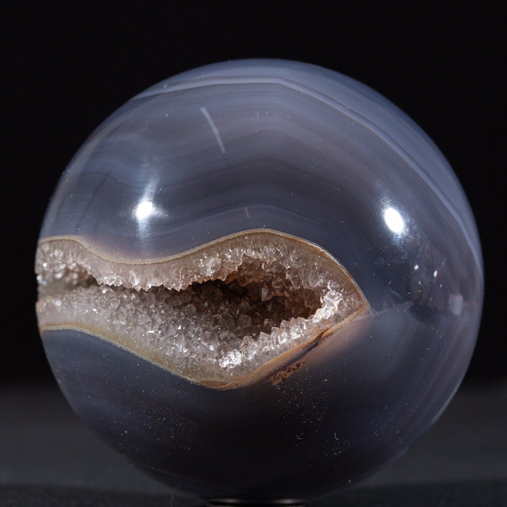 Exclusief - Agata Geode Sphere Top - Grimas Hoge kwaliteit Agaat bol met een Quartz geode Grimas - Hoogte: 89 mm - Breedte: 89 mm- 942 g #2.1