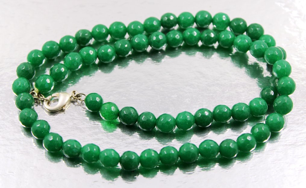 非常漂亮的手工项链,由翡翠圆形切面珠制成,重640克拉。 磨光- 128 g #2.1