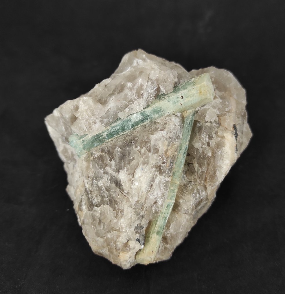 Aquamarine Cristal - Hauteur : 9 cm - Largeur : 8 cm- 630 g - (1) #1.1