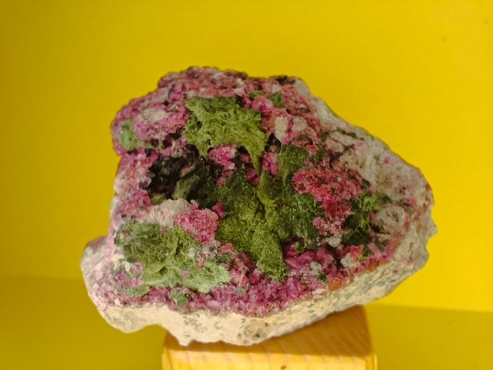 Kobaltcalcit und Malachit Kristalle auf Muttergestein- 116 g #3.1