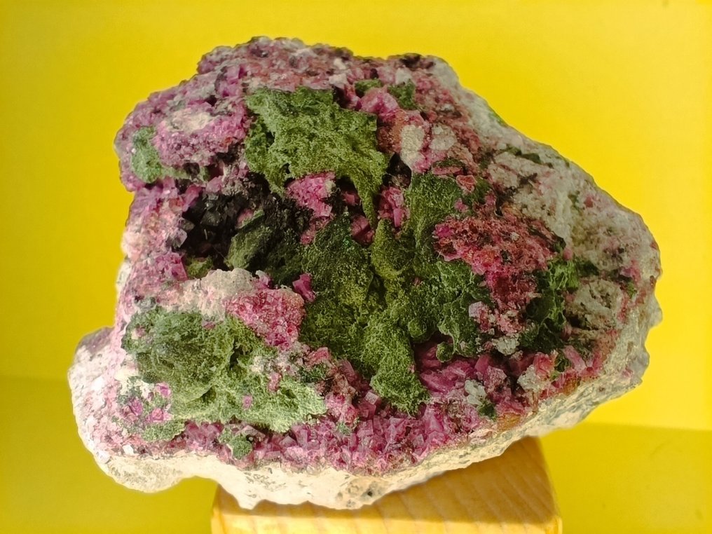 Kobaltcalcit und Malachit Kristalle auf Muttergestein- 116 g #1.1
