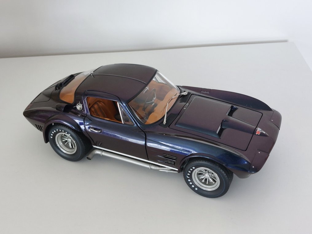 Exoto 1:18 - Voiture miniature - Exoto - 1963-65 Exoto Corvette Grand Sport Coupe #3.2