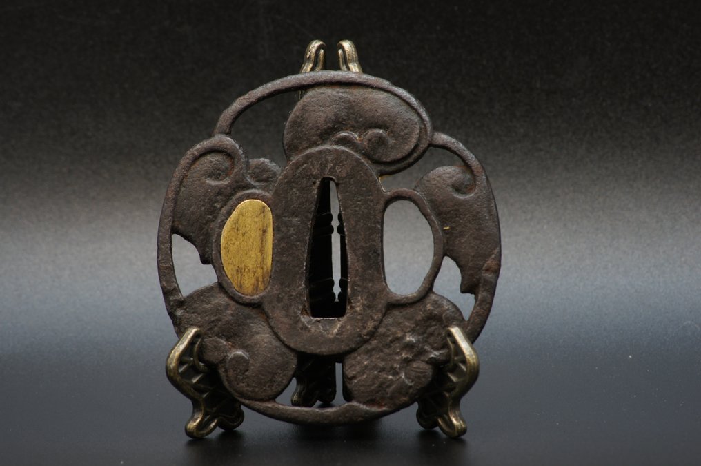 A quince-shaped iron tsuba 木瓜形鍔 - Samurai - Japan #3.1